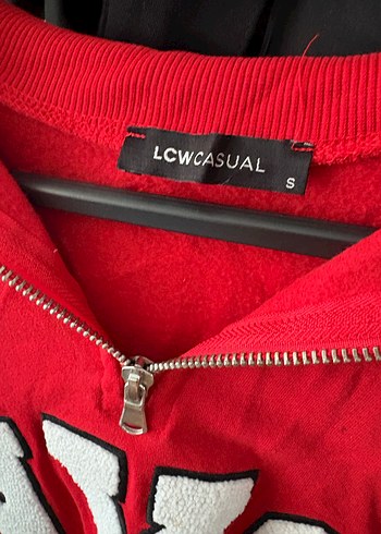 LC Waikiki Kadın Kırmızı NYC Baskılı Fermuarlı Sweatshirt