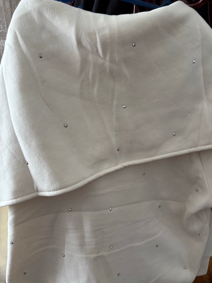 Beyaz Düğmeli Uzun Kollu Tişört - Görsel 2