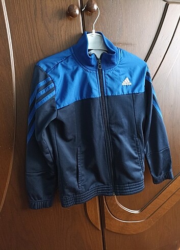 7 Yaş Beden Orijinal Adidas temiz