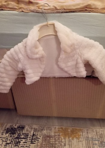 Kız Çocuk Beyaz Kürklü Bolero - Görsel 2