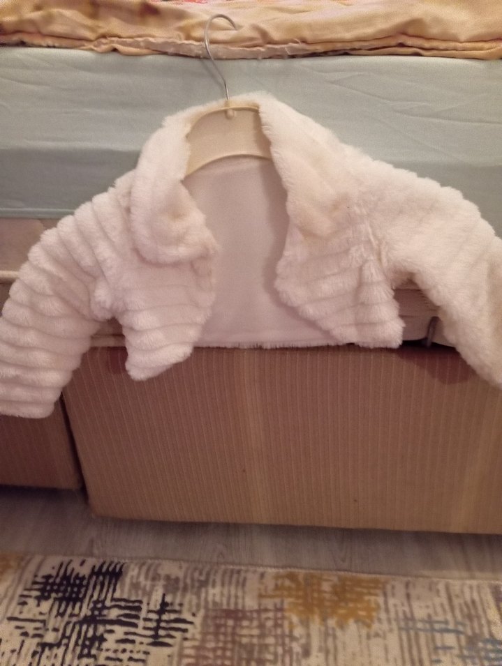 Kız Çocuk Beyaz Kürklü Bolero - Görsel 2