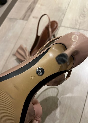 Bej Deri Fiyonklu Stiletto Topuklu Ayakkabı - Görsel 3