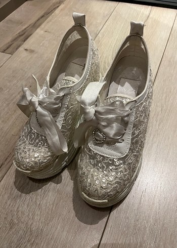 Dantel Detaylı Beyaz Kadın Dolgu Topuklu Spor Ayakkabı - Görsel 2