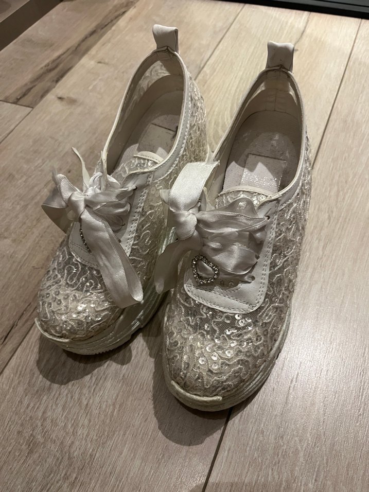 Dantel Detaylı Beyaz Kadın Dolgu Topuklu Spor Ayakkabı - Görsel 2