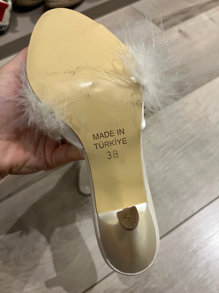 Beyaz Tüylü Stiletto Gelin Terliği - Görsel 2