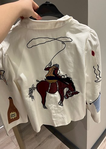 Nakışlı Beyaz Düğmeli Uzun Kollu Gömlek - Görsel 2