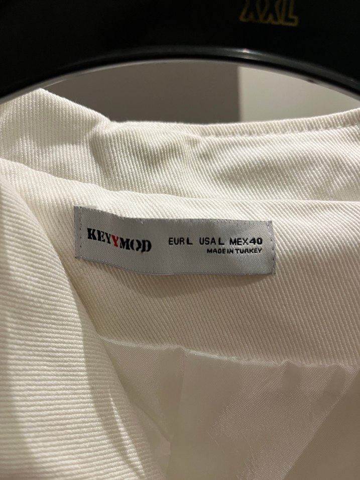 Nakışlı Beyaz Düğmeli Uzun Kollu Gömlek - Görsel 3