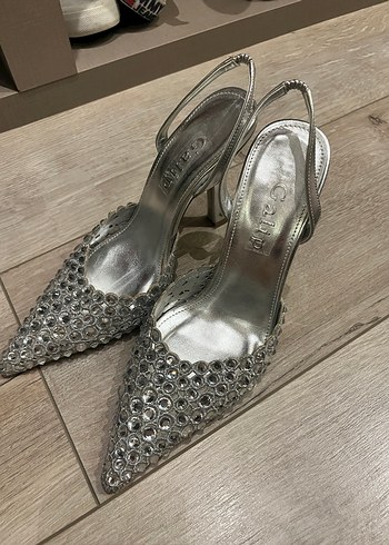 Gri Parlak Taşlı İnce Topuklu Abiye Ayakkabı - Görsel 2