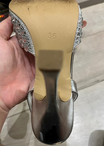 Gri Parlak Taşlı İnce Topuklu Abiye Ayakkabı - Görsel 3