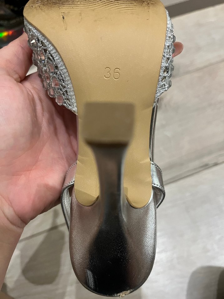 Gri Parlak Taşlı İnce Topuklu Abiye Ayakkabı - Görsel 3