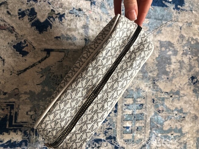 Michael Kors Makyaj çantası gri