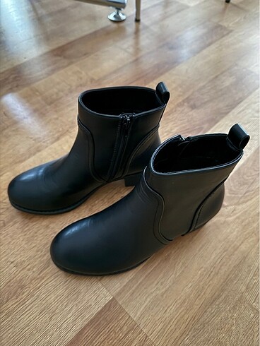 Deichmann Siyah bot