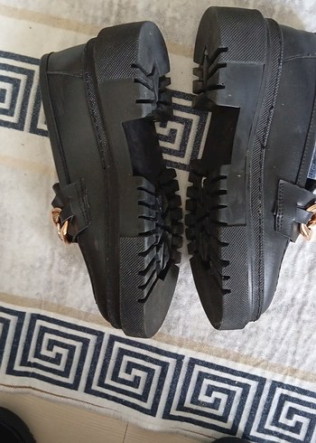 36 Beden Zincir Detaylı Blok Topuklu Kadın Loafer