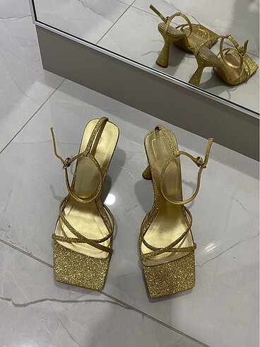 Zara topuklu ayakkabı