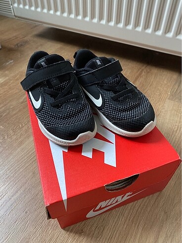 NIKE COCUK SPOR AYAKKABI 23.5 numara
