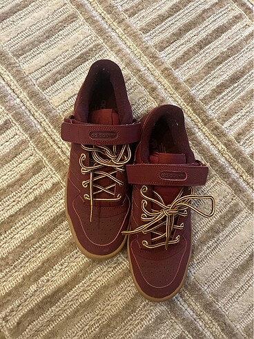 41 Beden bordo Renk Adidas ayakkabı