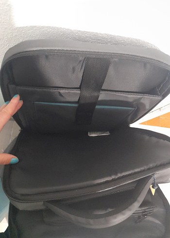 Siyah Gri Minimalist Fermuarlı Laptop Çantası - Görsel 7