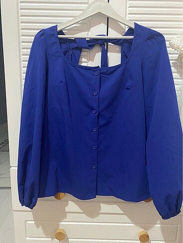 Saks mavi arkadan bağlamalı bluz