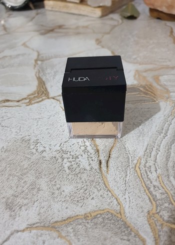 Huda Beauty Pudra