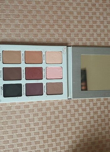 The Balm The balm far palet