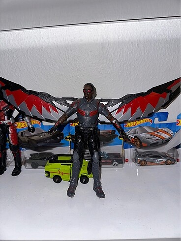  Beden MARVEL LEGENDS FALCON