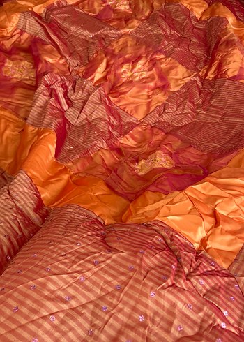 Parlak Kırmızı Yatak Örtüsü - Görsel 2