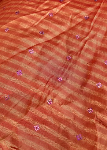 Parlak Kırmızı Yatak Örtüsü - Görsel 3