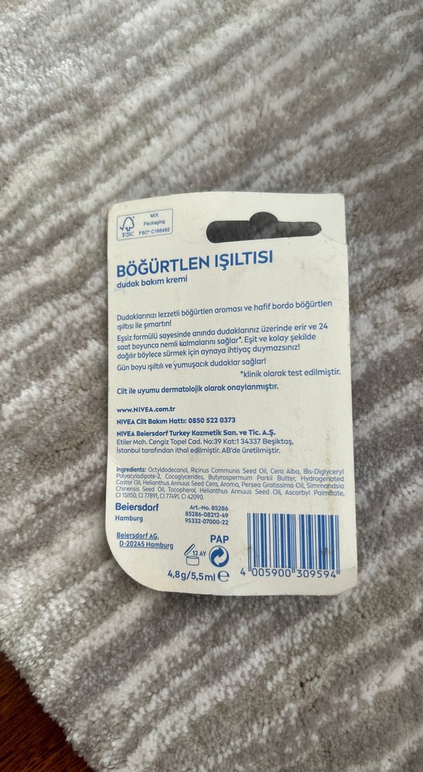 NIVEA Böğürtlen Işıltısı Dudak Balmı - Görsel 2