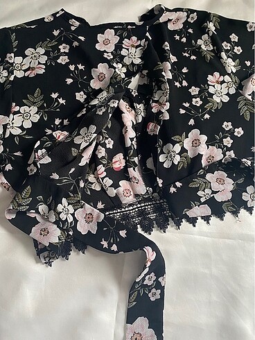 38 Beden Çiçekli crop bluz