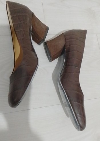 Kahverengi Deri Kadın Klasik Topuklu Ayakkabı - Görsel 4