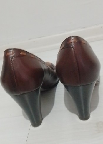 Kahverengi Deri Tokalı Klasik Topuklu Ayakkabı - Görsel 7