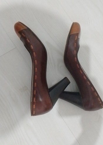 Kahverengi Deri Tokalı Klasik Topuklu Ayakkabı - Görsel 4