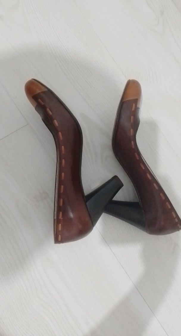 Kahverengi Deri Tokalı Klasik Topuklu Ayakkabı - Görsel 4