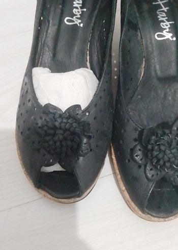 Siyah Dantel Detaylı Dolgu Topuklu Kadın Ayakkabı - Görsel 3