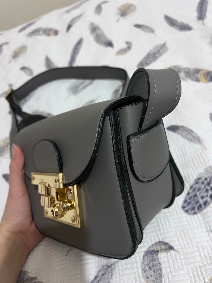 Gri Deri Kadın Çanta - Klasik ve Şık - Görsel 4