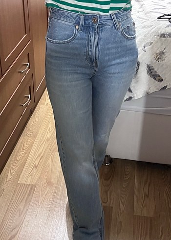 Mavi renk jean d98 Stradivarius 34 beden