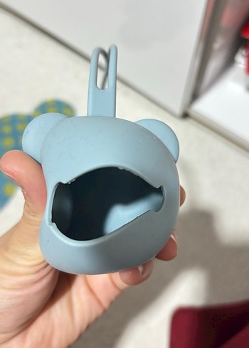 Silikon emzik kutusu askılıMavi Silikon Kedi Aksesuarı - Görsel 3