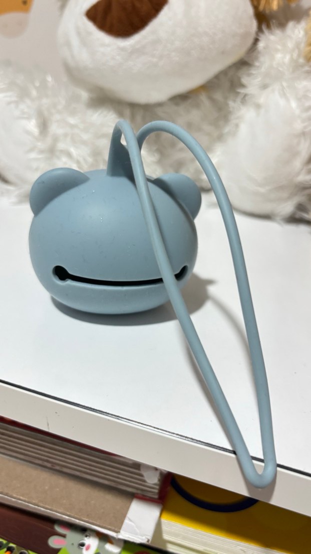 Silikon emzik kutusu askılıMavi Silikon Kedi Aksesuarı - Görsel 2