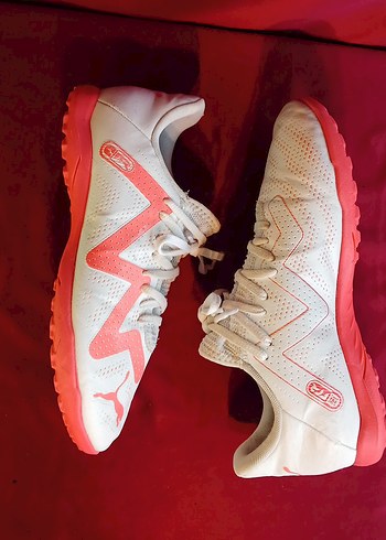37 Beden beyaz Renk PUMA Beyaz cocuk Futbol Ayakkabısı Velcro Detaylı