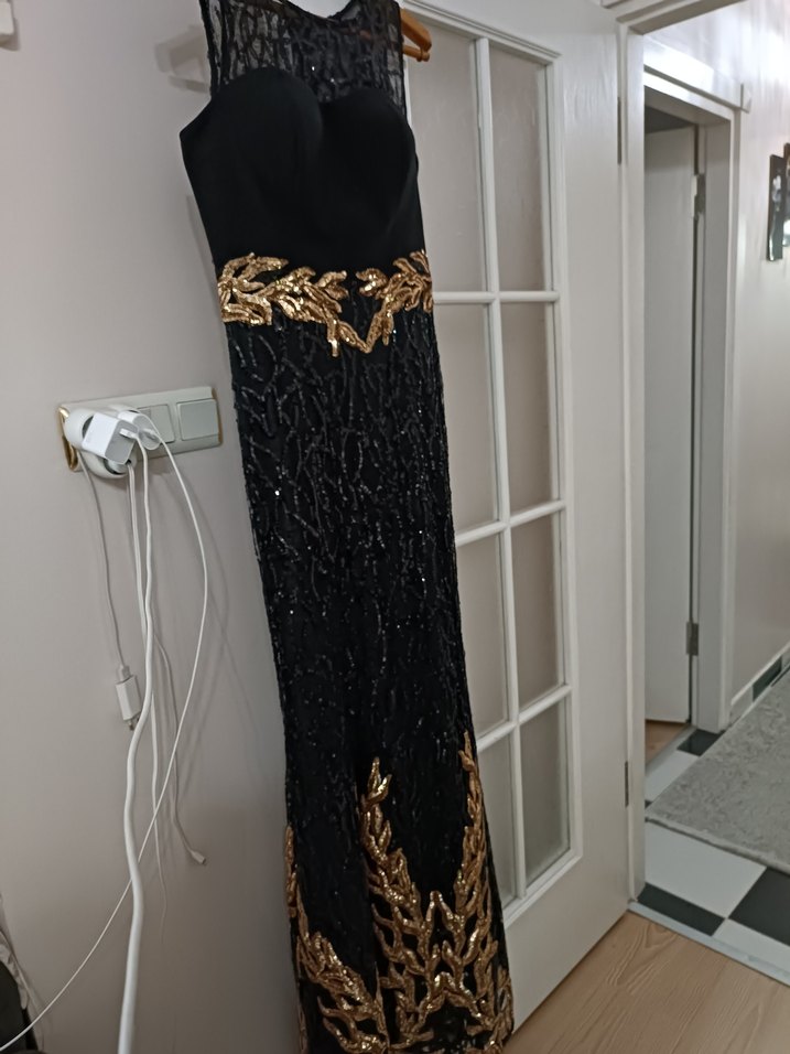 Siyah Nakışlı Dantel Detaylı Uzun Abiye Elbise - Görsel 2