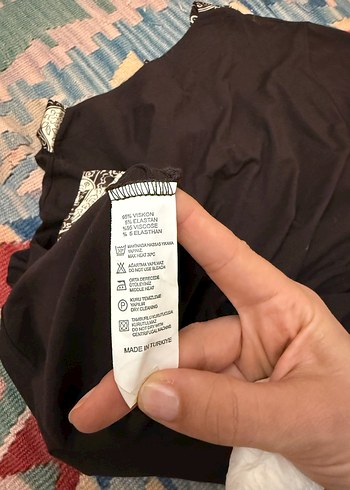 Kahverengi V Yaka Desenli Kadın Bluz - Görsel 4