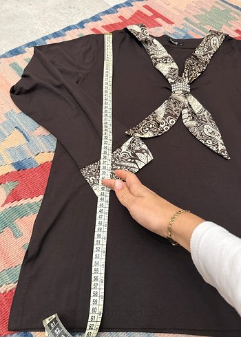 Kahverengi V Yaka Desenli Kadın Bluz - Görsel 3