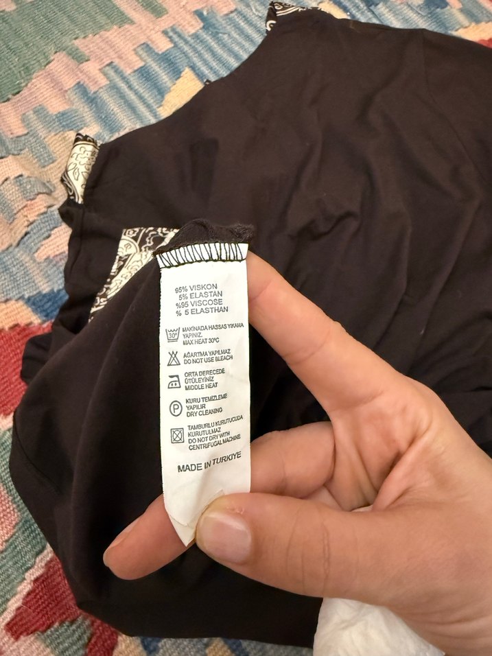 Kahverengi V Yaka Desenli Kadın Bluz - Görsel 4