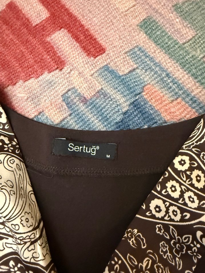 Kahverengi V Yaka Desenli Kadın Bluz - Görsel 2