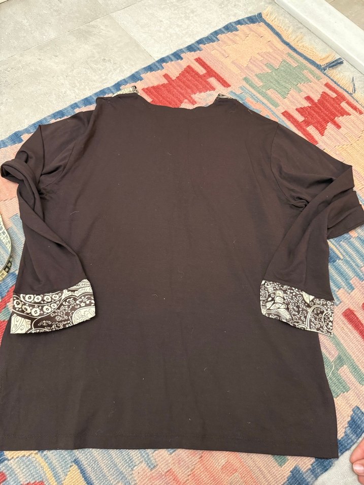 Kahverengi V Yaka Desenli Kadın Bluz - Görsel 5