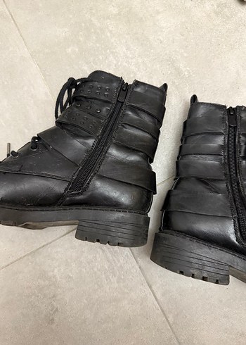 Tokalı Siyah Deri Punk Tarzı Kadın Bot - Görsel 4