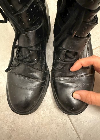 Tokalı Siyah Deri Punk Tarzı Kadın Bot - Görsel 3