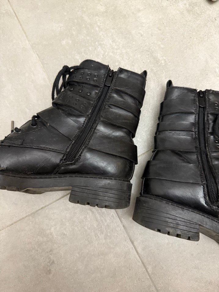 Tokalı Siyah Deri Punk Tarzı Kadın Bot - Görsel 4