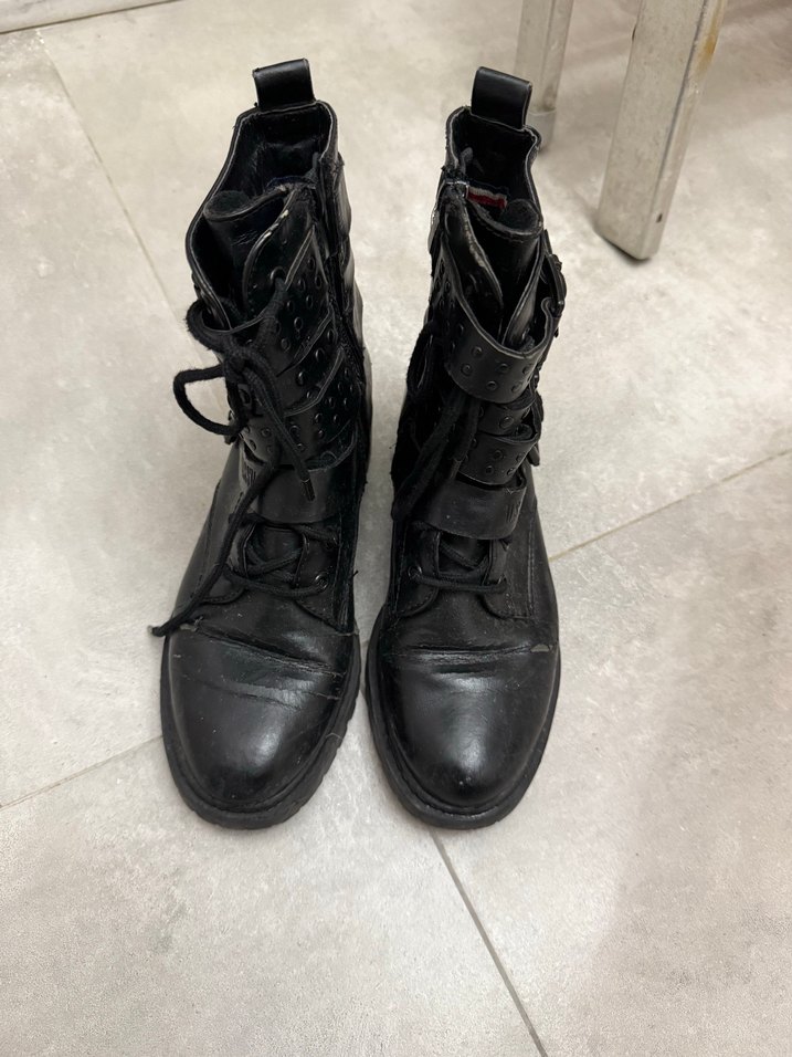 Tokalı Siyah Deri Punk Tarzı Kadın Bot - Görsel 2