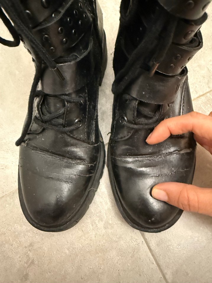 Tokalı Siyah Deri Punk Tarzı Kadın Bot - Görsel 3